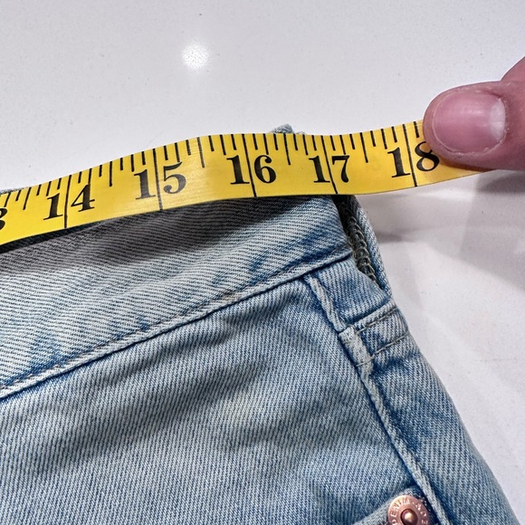 H&M regular fit distressed jean shorts - Picture 7 of 7